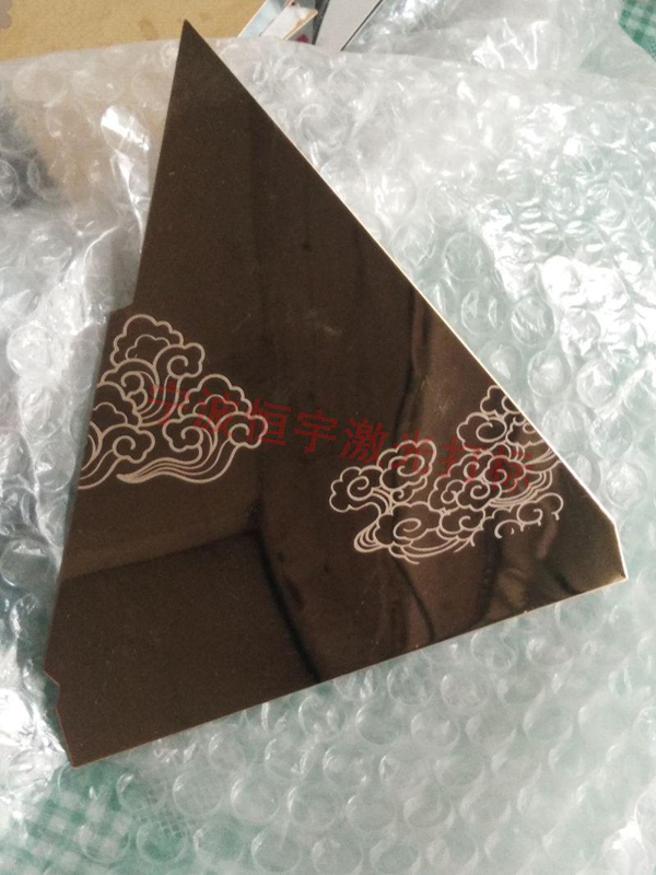標(biāo)牌銘牌鐳射打標(biāo)